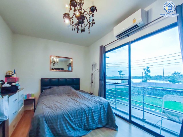 *****ทาวน์เฮ้าส์ 3 ชั้นมือสอง ม.บ้านกลางเมือง ราชพฤกษ์-รัตนาธิเบศร์ บ้านสวงย พร้อมเข้าอยู่ เนื้อที่ 19.1 ตร.ว. ฟังก์ชัน 3 ห้องนอน 3 ห้องน้ำ 2 ที่จอดรถ แถมฟรี !! เครื่องปรับอากาศ 3 เครื่อง, เครื่องทำน้ำอุ่น 2 เครื่อง เชื่อมต่อทั้งถนนงามวงศ์วาน, ถนนรัตนาธิเบศร์, รถไฟฟ้าสายสีม่วง "สถานีบางรักใหญ่"